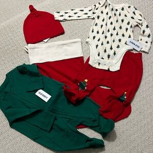 NWT - Old Navy 5 piece holiday layette set for baby.  Size 0-3 months.